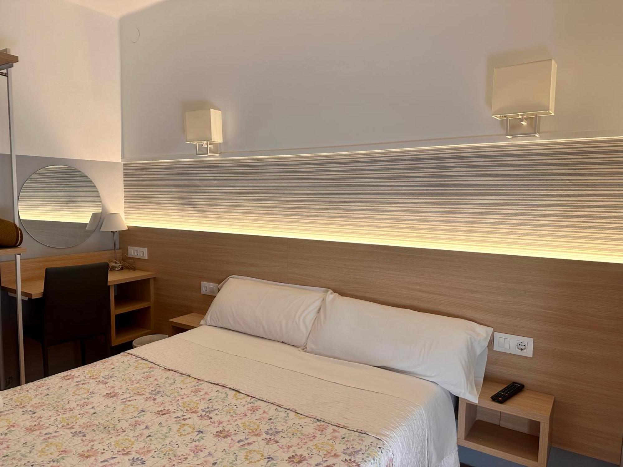 Fonda Can Setmanes Blanes Exterior foto
