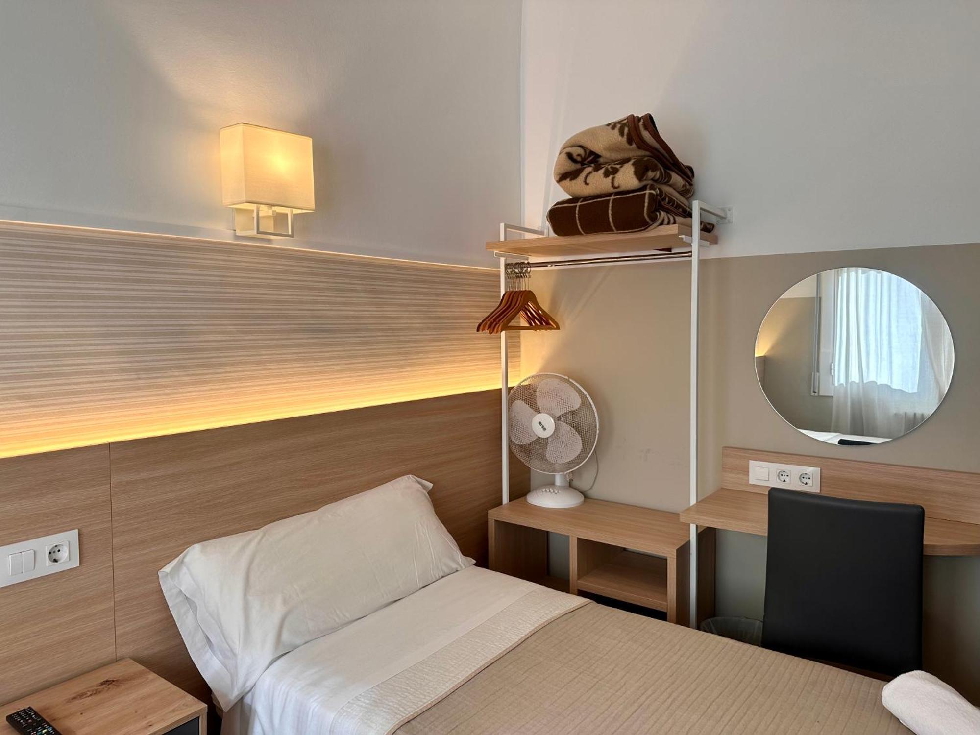 Fonda Can Setmanes Blanes Exterior foto